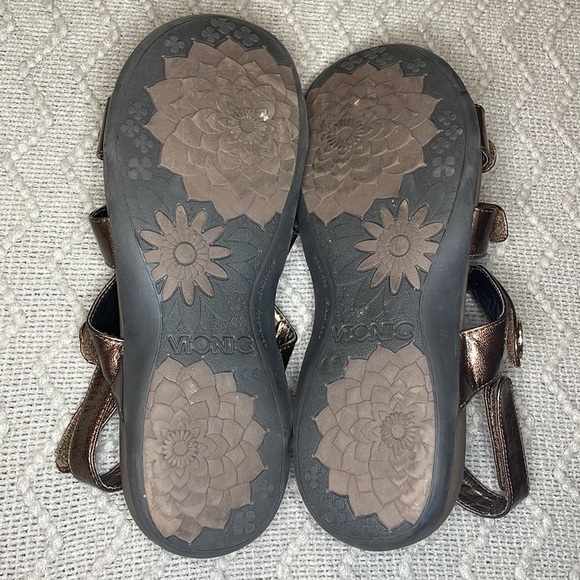 🎉HP🎉 Vionic Orthaheel Cathy Triple Strap Bronze Sandals - Picture 3 of 10